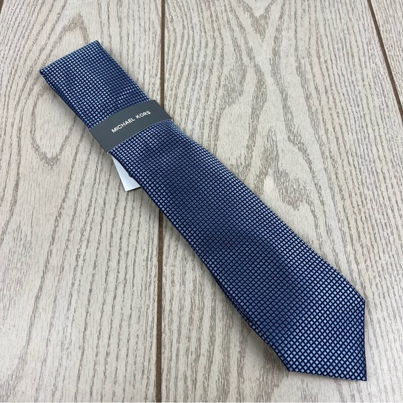 571 - Michael Kors Lakewood Mini Tie Blue 400 2MKC24-1031 Silk Blend $69.50 - Picture 1 of 5